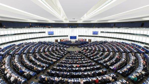 Kyiv Independent: Europarlamentarii cer folosirea a 200 de miliarde de euro din activele ruseşti pentru Ucraina